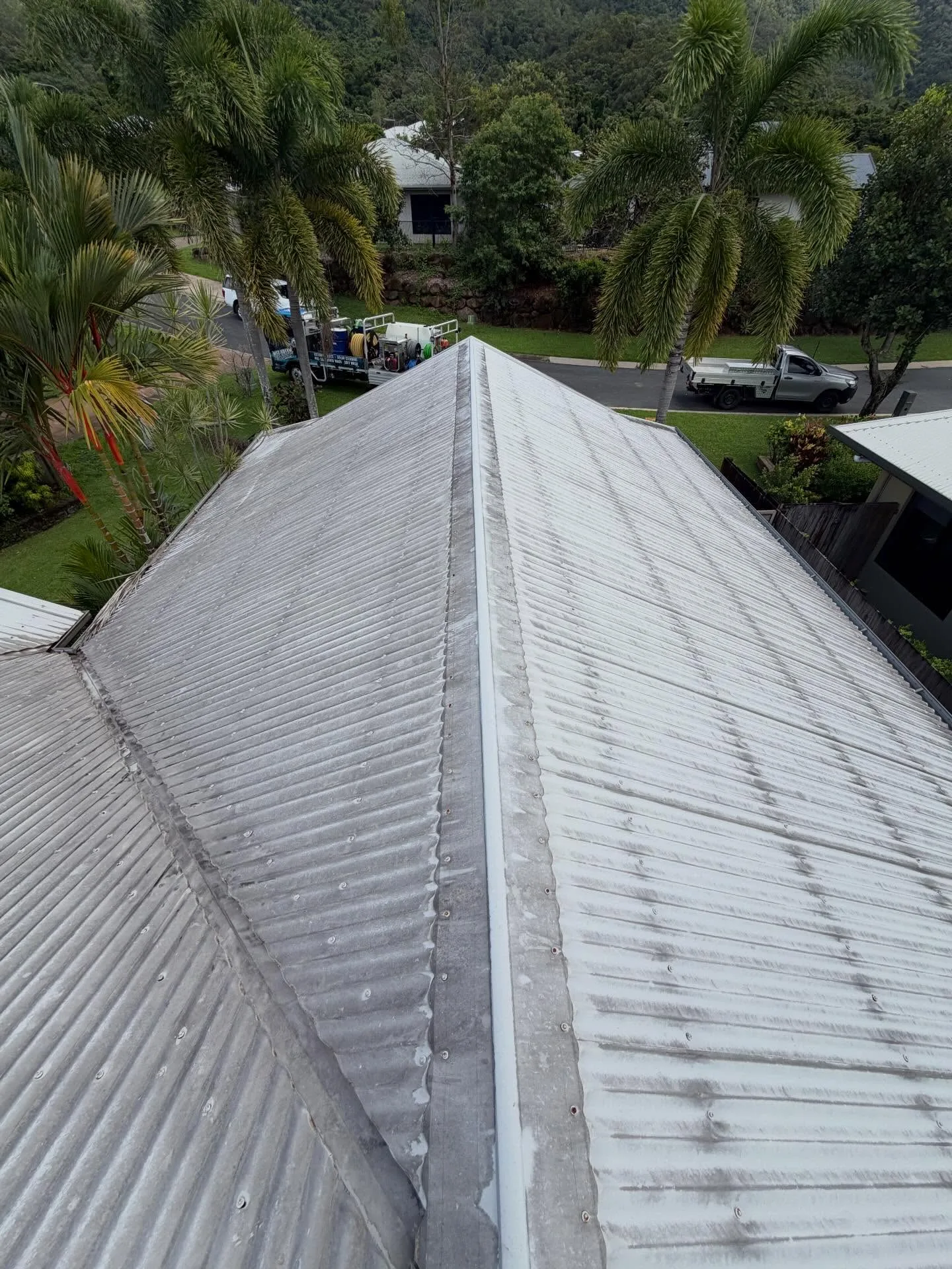 Roof, gutters & house wash